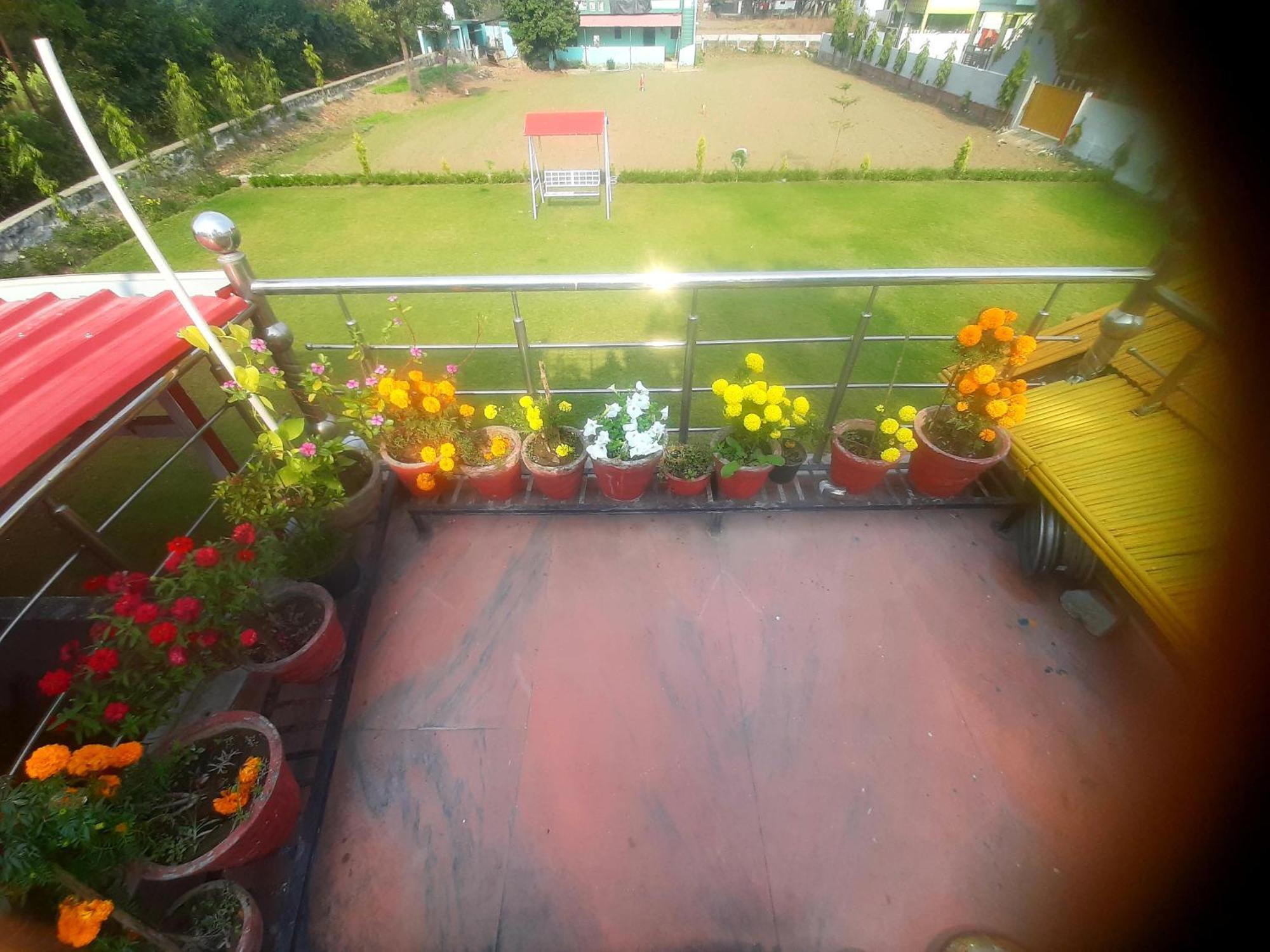 Nandini Homestay Dehradun Zewnętrze zdjęcie